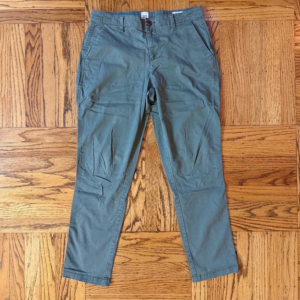 Gap Girlfriend Khaki pants, olive green, size 2, inseam 26" cropped ankle length
